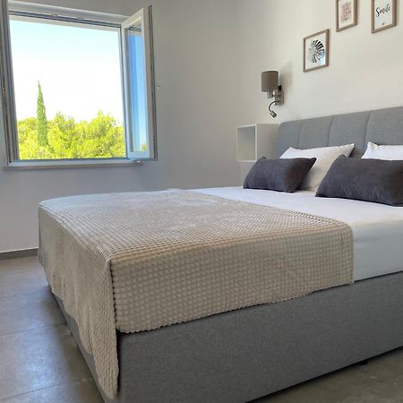 Sandra Apartments Макарска Экстерьер фото